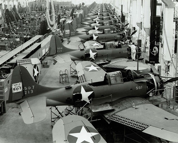 SBD-5 assembly line Douglas Aircraft Company 8″x 10″ World War II WW2 Photo 577