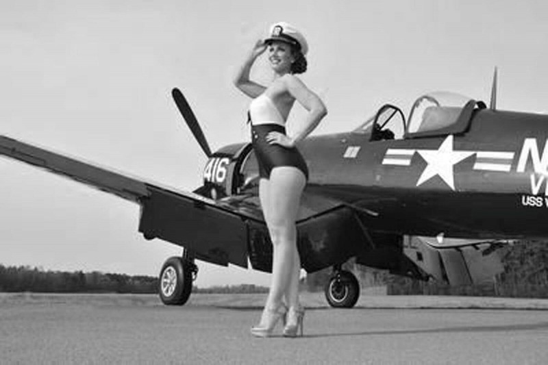 beautiful woman near the plane WW2 Photo Glossy 4*6 in V006