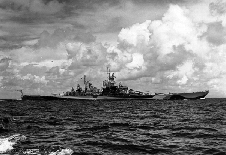 USS Missouri with camouflage paint scheme at sea 13×19 World War II Photo 280