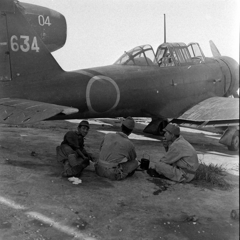 WW2 WWII Photo World War Two / Japanese Aircraft on Airfield in Japan 1945