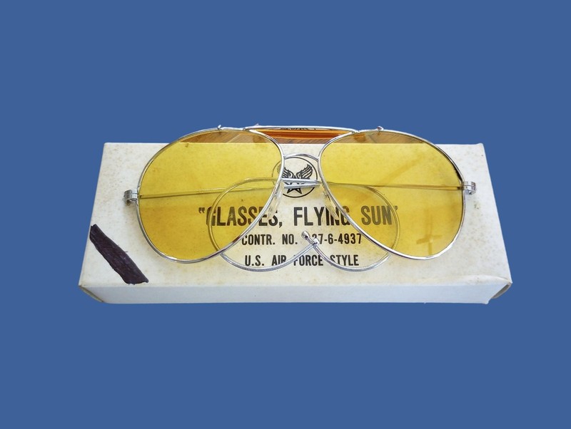 AIR FORCE PILOTS STYLE FLYING SUNGLASSES YELLOW TINT WITH CARRY CASE NOS