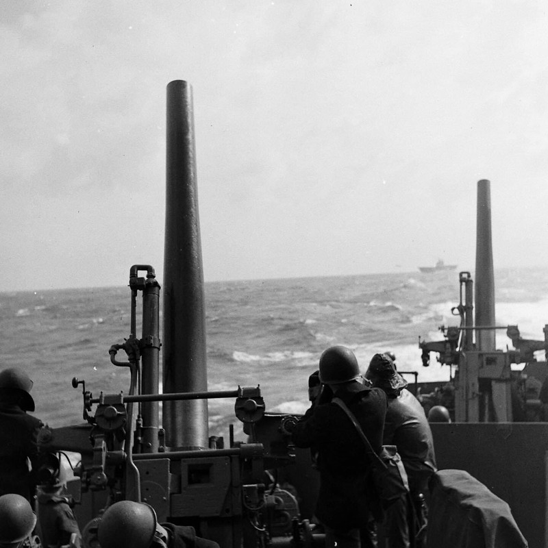 WW2 WWII Photo World War Two / US Navy Aircraft Carriers in Action April 1942
