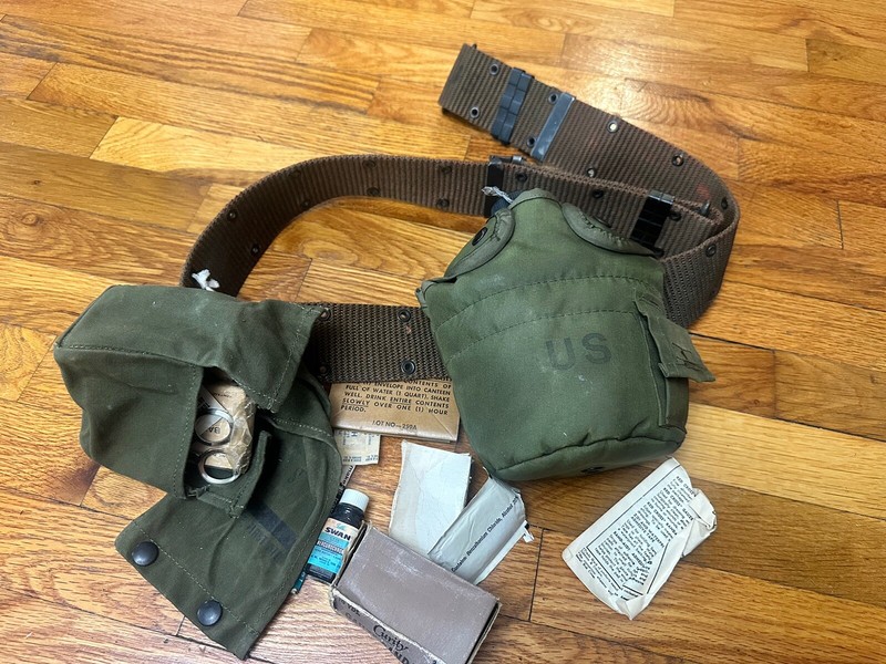 WW2 US ARMY EQUIPMENT FIELD FULL SET M36 MUSETTE CANTEEN BELT FIRST AID BAG SET