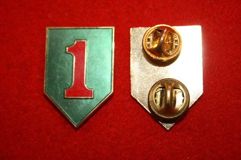1ST INFANTRY DIVISION DI CREST PIN BIG RED ONE DISTINCTIVE INSIGNIA WW2 PATTERN