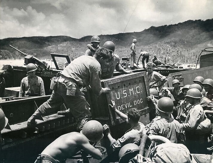 WW2 WWII Photo US Marines Unload “Devil Dog” USMC Pacific World War Two / 1776