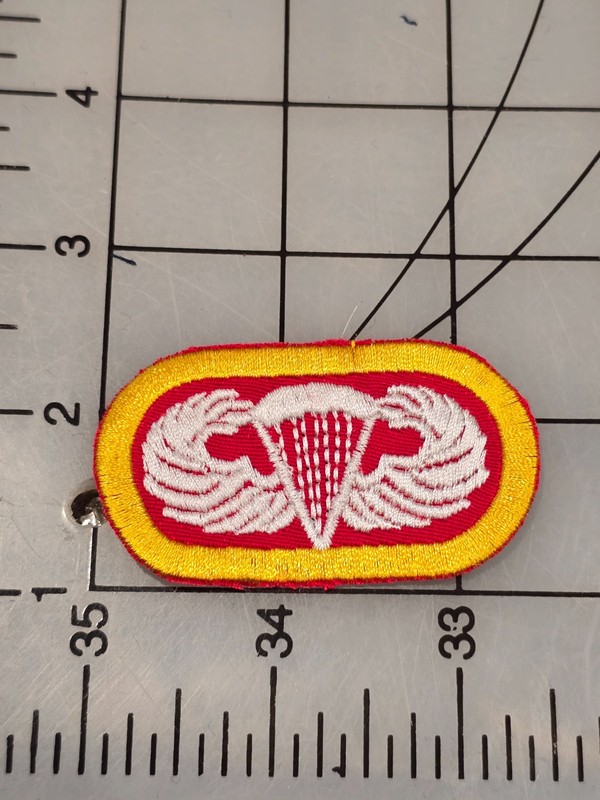 Reproduction WW2 US Army Airborne Oval 88 Parachute Field Artillery 464 Wings gallery