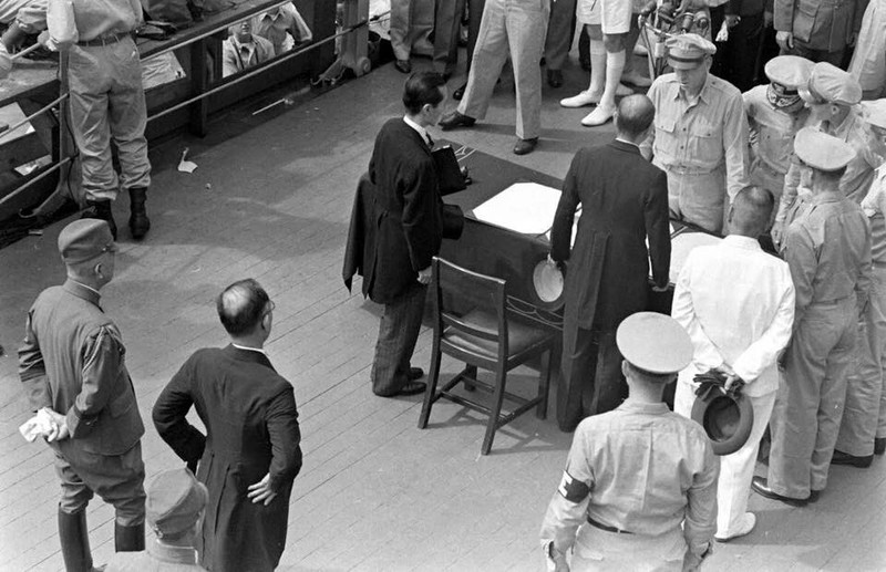 WW2 WWII Photo World War Two / Surrender of Japan Tokyo Bay 2 Sept 1945 US123