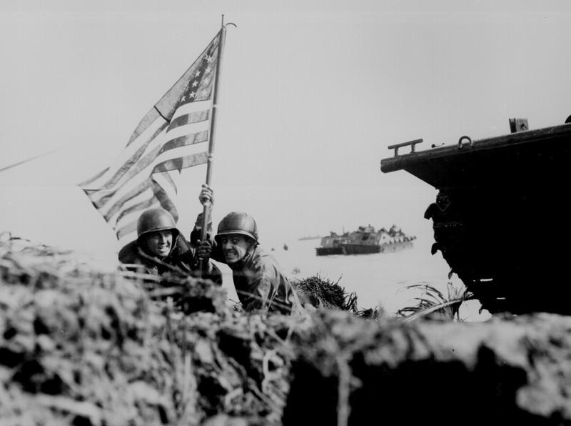First Flag Raising on Guam PHOTO U.S. Army +US Marines, Jul 20,1944,World War 2