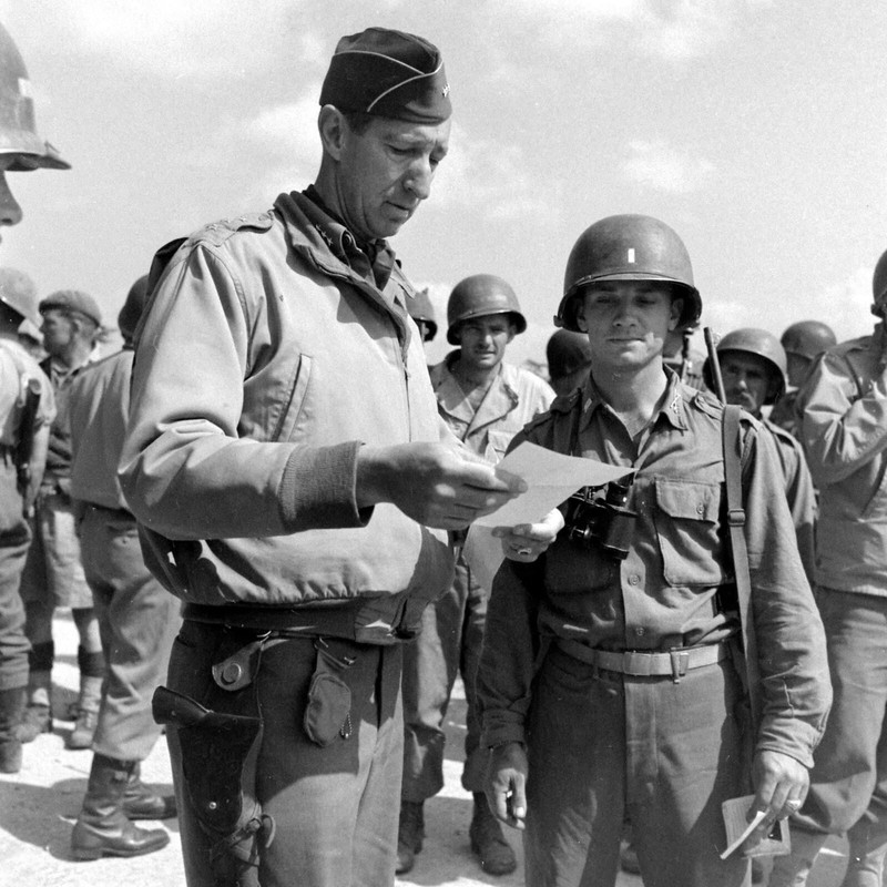WW2 WWII Photo World War Two / General Mark Clark at Anzio Italy 5th Army 1944