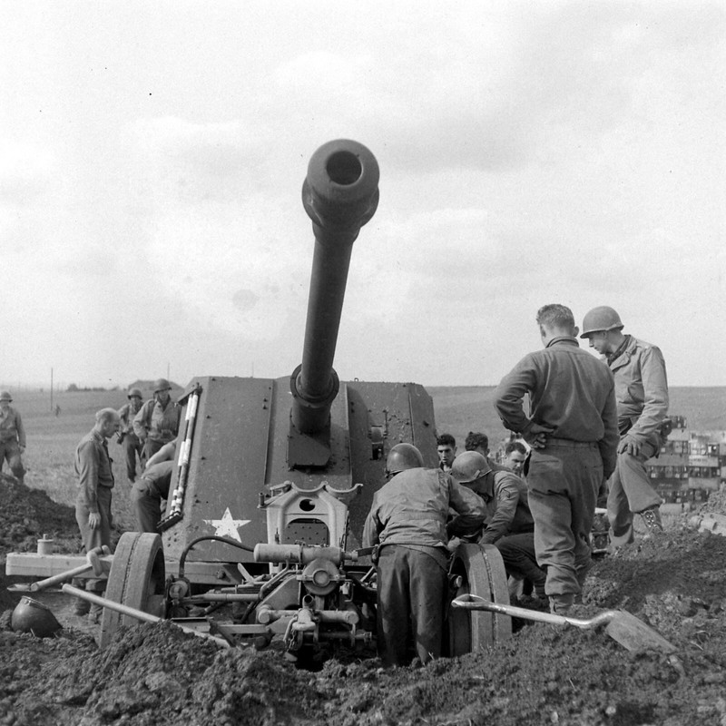 WW2 WWII Photo World War Two / US Army Tests German 88mm Guns France 1944 / 8460