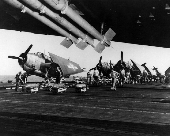 U.S. Navy ordnancemen loading bombs Grumman TBM-3 Avenger WWII Photo 765