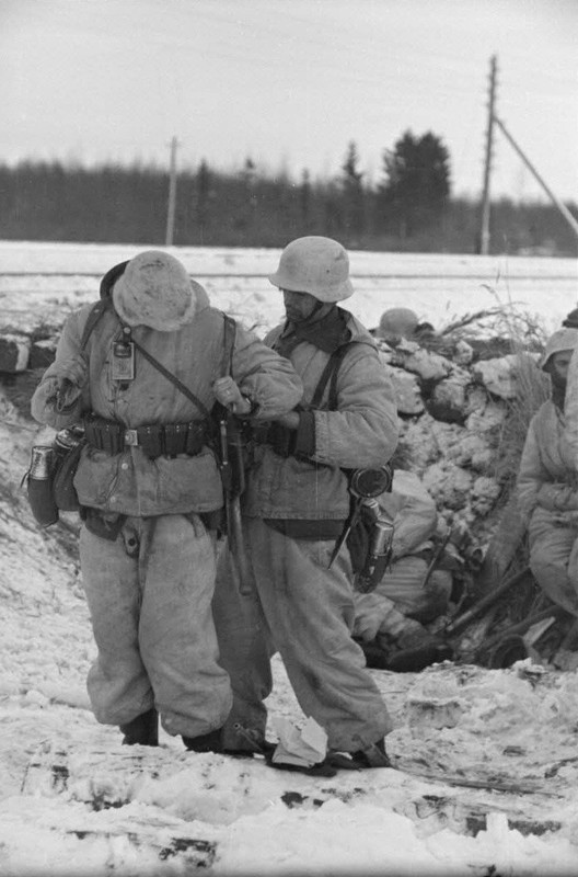 WW2 WWII Photo World War Two German Troops in Action Winter Ukraine Wehrmacht