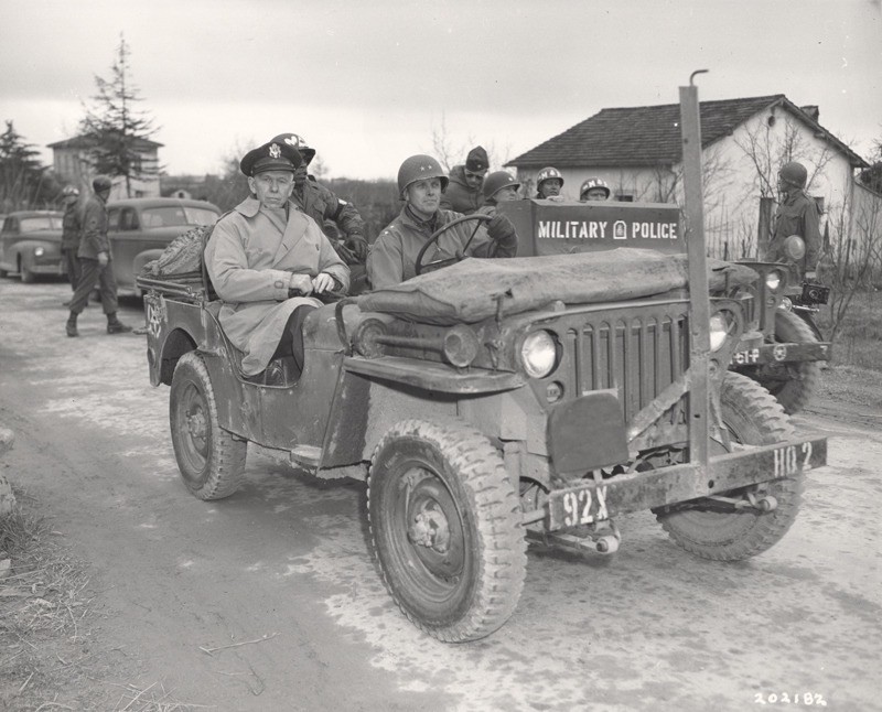 WW2 WWII Photo World War Two US Army Chief General Marshall in Jeep / 3156