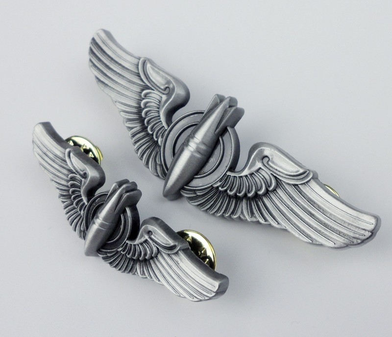 TWO WWII US ARMY BOMBING AVIATOR WINGS BADGE US BOMBARDIER BADGE