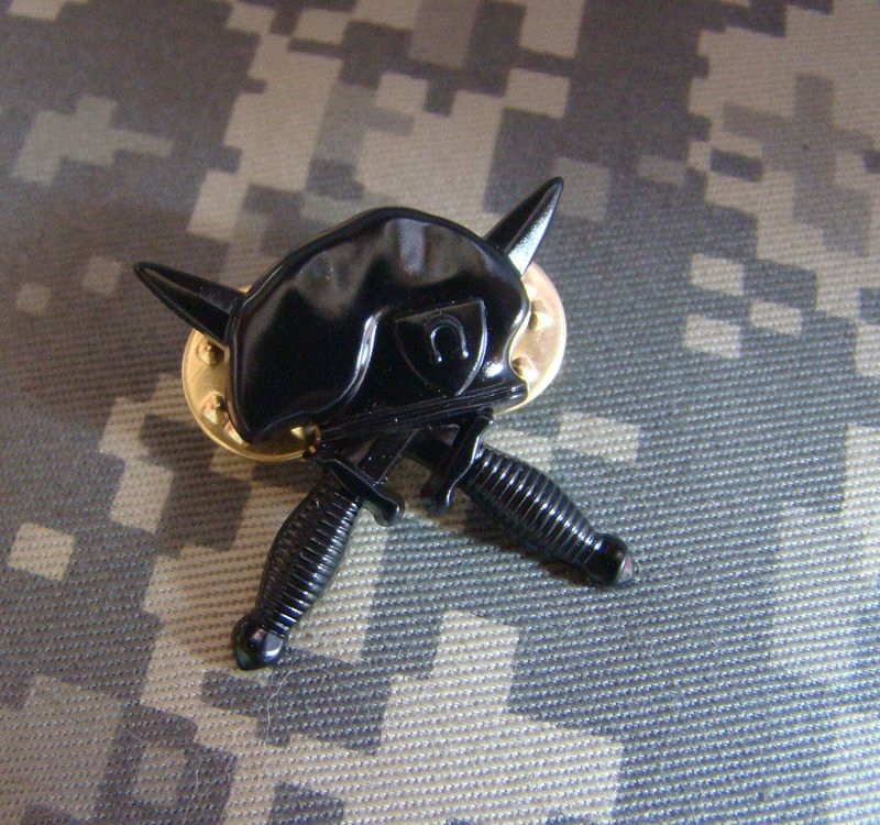 PIN-US MILITARY SPECIAL FORCES GUN black OMEGA BERET & DAGGERS BADGE