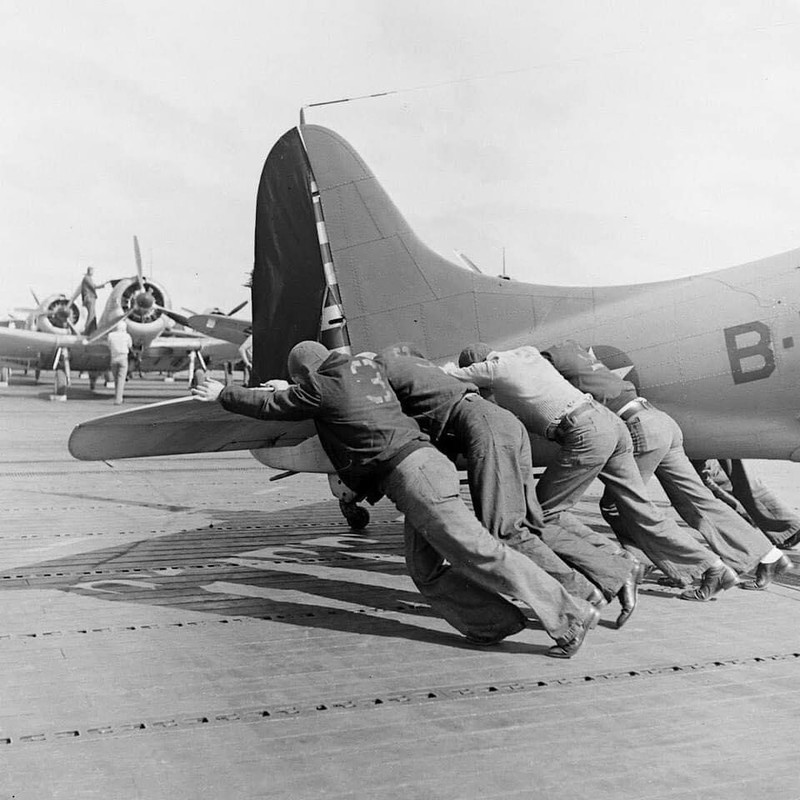 WW2 WWII Photo World War Two / US Navy Aircraft Carriers in Action April 1942