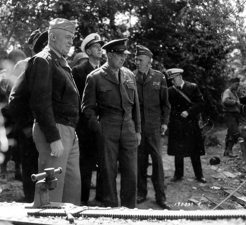 WWII Photo General Eisenhower Pointe Du Hoc WW2 B&W World War Two D-Day / 1343