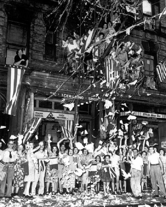 Americans Celebrate after Japans Unconditional Surrender 8×10 WWII Photo 532a