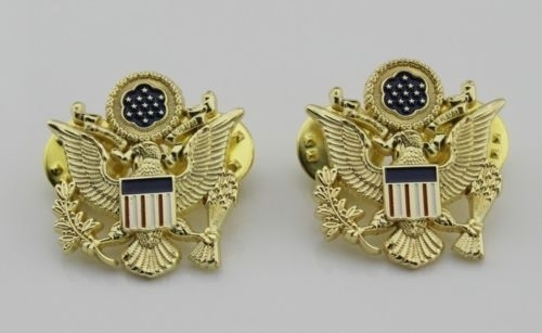 PAIR OF WWII US ARMY OFFICER SHOULDER EAGLE SMALL INSIGNIA PIN GOLD BADGE