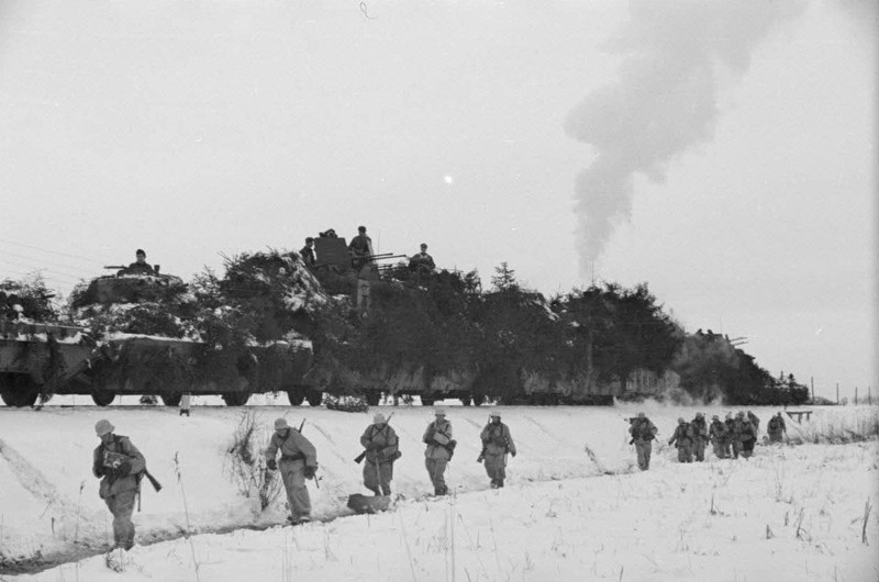 WW2 WWII Photo World War Two Armored Trains in Action Wehrmacht Winter Ukraine