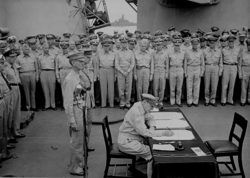 WWII PHOTO JAPANESE SURRENDER WW2 WWII World War Two USS Missouri Tokyo Japan