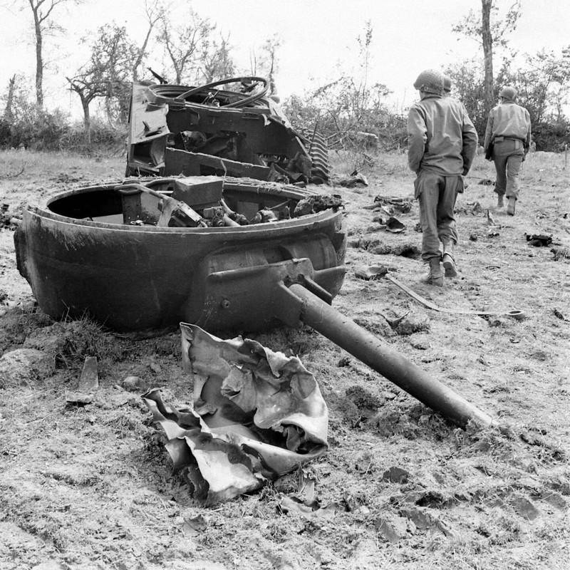 WW2 WWII Photo World War Two / Destroyed M4 Sherman Tank St. Lo Normandy France
