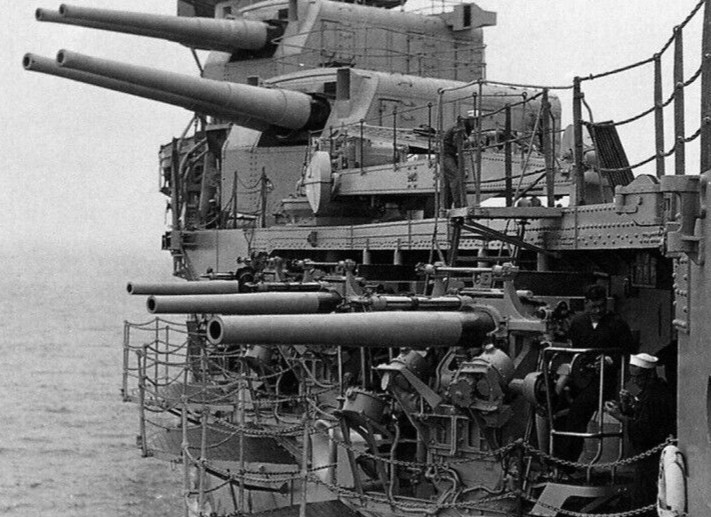 Usa WW II Photo — USS Lexington CV2 ( Artillery Guns )