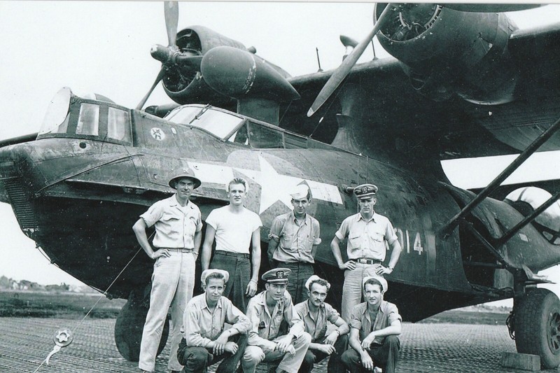 WW II – Usa Photo — PBY Catalina * Black Cat * and Crew