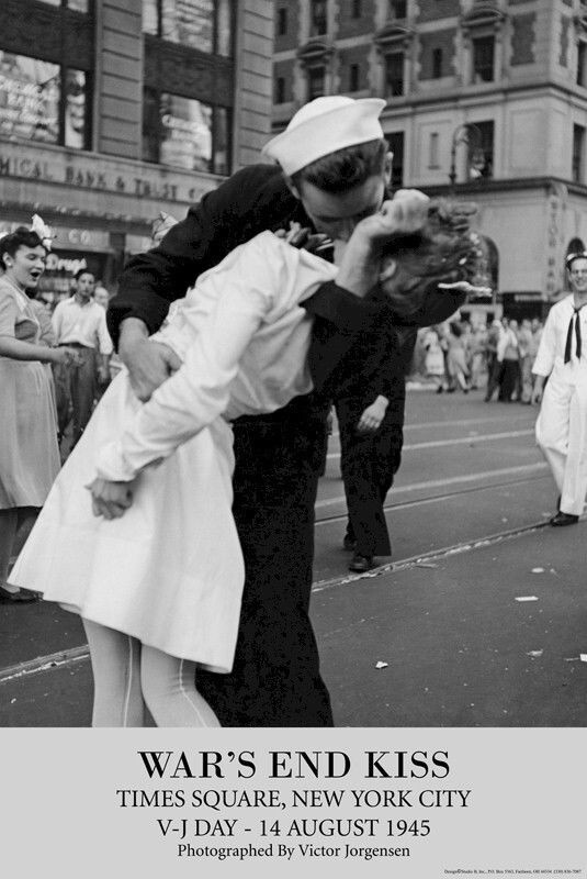 WAR'S END KISS ~ AUGUST 14 1945 VJ DAY 24x36 POSTER Sailor Nurse New York City