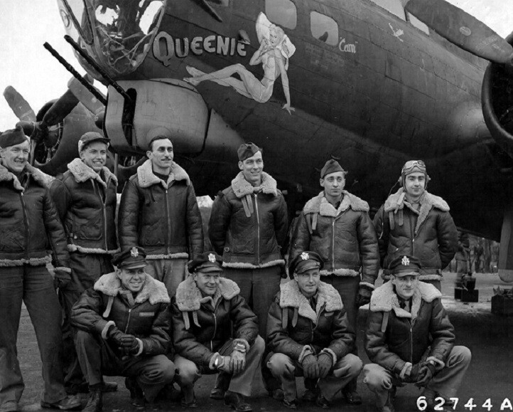 Boeing B-17G Flying Fortress Bomber “Queenie” w/h Crew 8×10 WWII WW2 Photo 963
