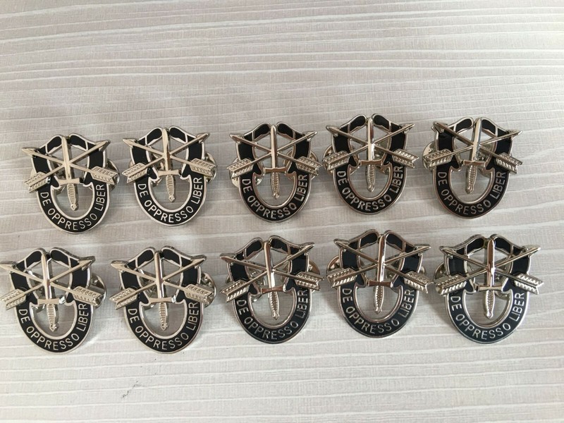 TEN PIECES 10 US Special Forces SF Hat Pin Motto Metal Badge DE Oppresso Libe