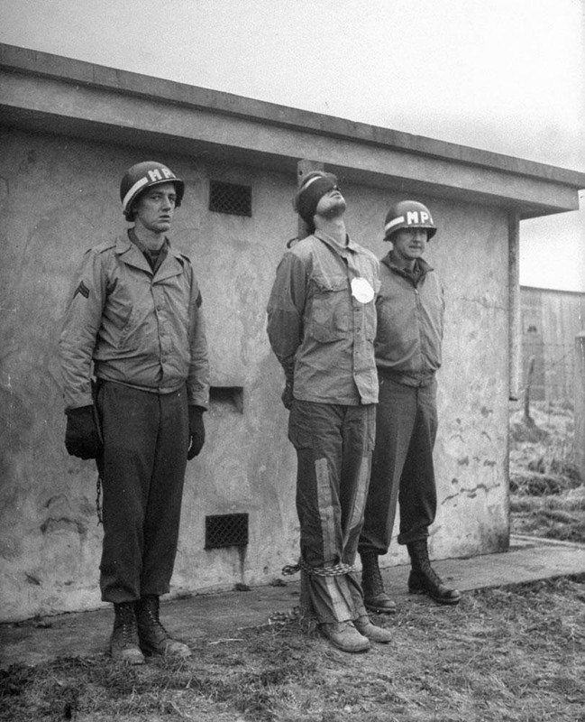 WW2 Photo WWII US Military Police Firing Squad Germany World War Two / 1584