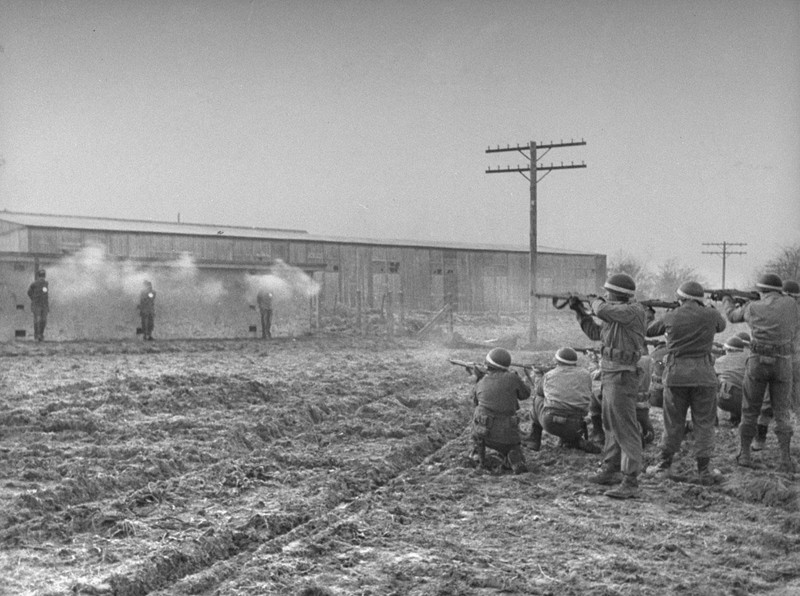 WW2 Photo WWII US Military Police Firing Squad Germany MP World War Two / 1585