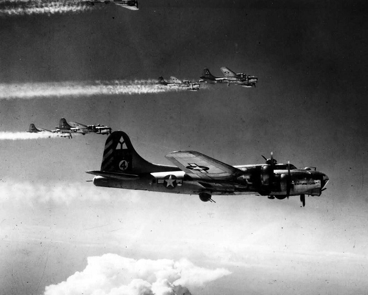 B-17 Flying Fortress Bomber “KWITURBITCHIN II” in flight WWII 8×10 Photo 116b