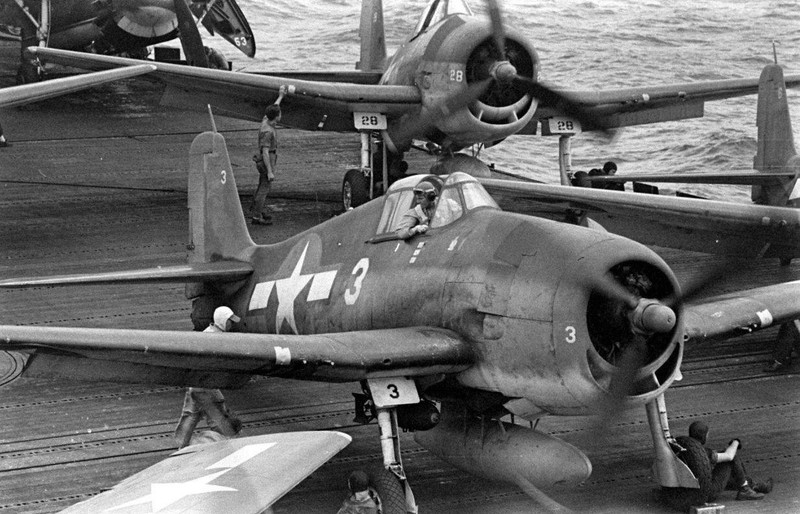 WWII B&W Photo US Navy F6F Hellcat VF-16 USS Lexington CV-16 1944 WW2 / 5177