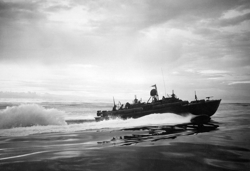 U.S. Navy PT-Boat Patrolling New Guinea 13×19 World War II Photo Picture #88