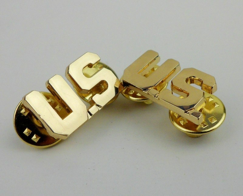 PAIR WW2 US ARMY OFFICER UNIFORM U.S. COLLAR LAPEL BADGE METAL PIN INSIGNIA gallery