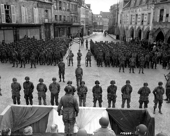 101st Airborne being awarded the Silver Star D-Day 8x10 World War II 2 Photo 676