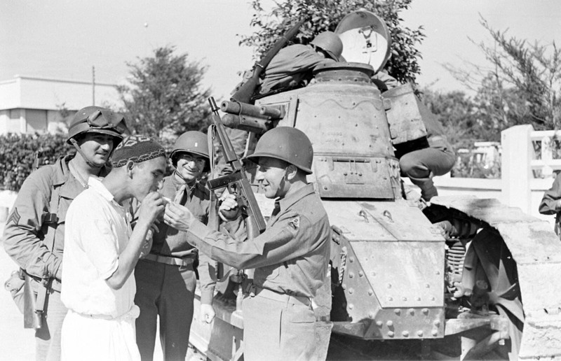 WW2 WWII Photo World War Two / Captured German Renault FT-17 Tanks N Africa 1942