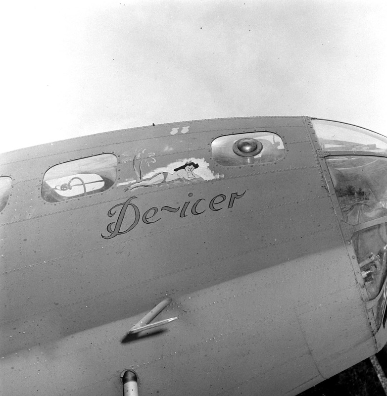 WW2 WWII Photo World War Two / USAAF B-17 Bomber Nose Art Pacific 1942
