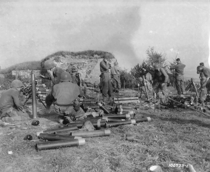 WW2 Photo WWII US Army Mortar Team in Action Normandy France World War Two/ 1687