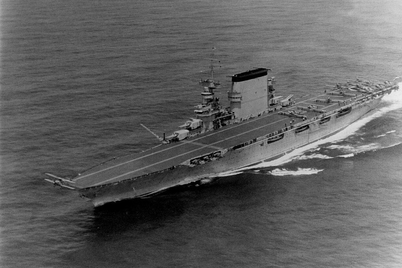 WW II Usa Photo —- USS LEXINGTON