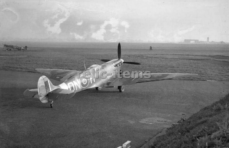 WW2 PICTURE PHOTO US PLANE SPITFIRE ROYAL AIR FORCE 6971