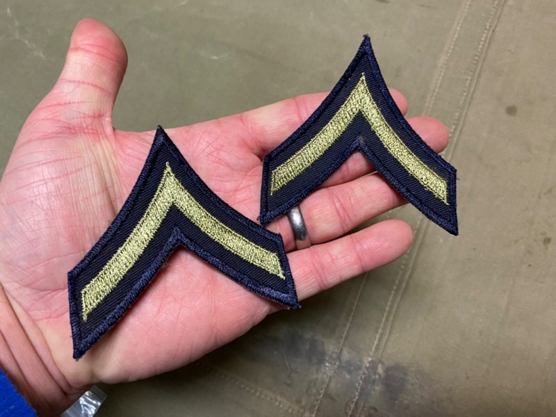 ORIGINAL WWIIUS ARMY PRIVATE PFC CHEVRONS JACKET & SHIRT SLEEVE INSIGNIA SET