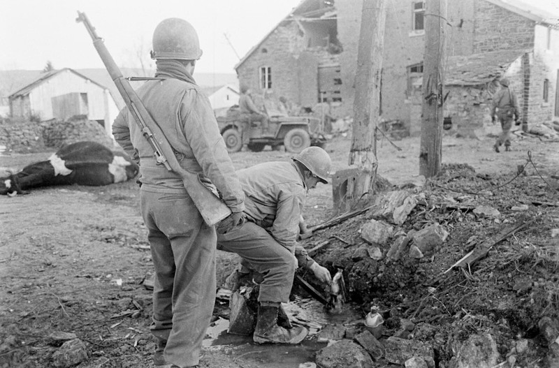 WW2 WWII Photo World War Two Battle of Bulge Scene December 1944 Wehrmacht