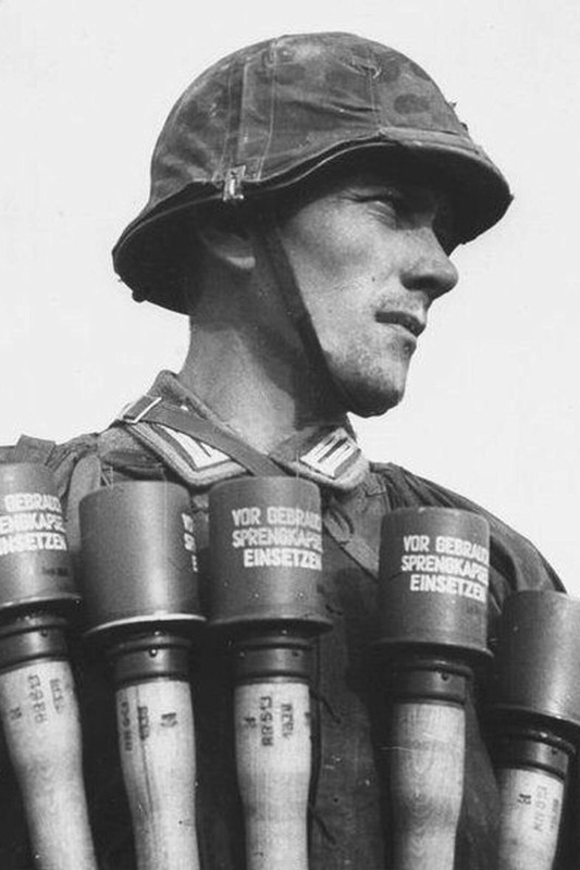 german soldier attack aircraft with grenades WW2 Photo Glossy 4*6 in F011
