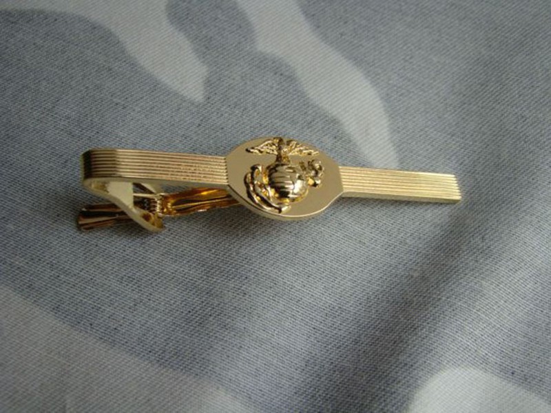 US USMC MARINE CORPS METAL OFFICER TIE CLIP BADGE GOLD