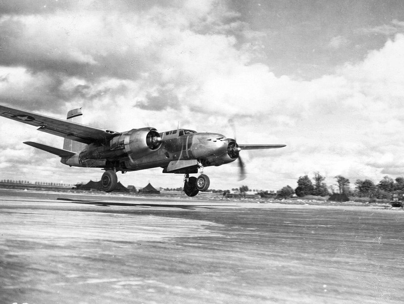 WW2 WWII Photo Douglas A-26 Invader Taking Off USAAF World War Two / 5490