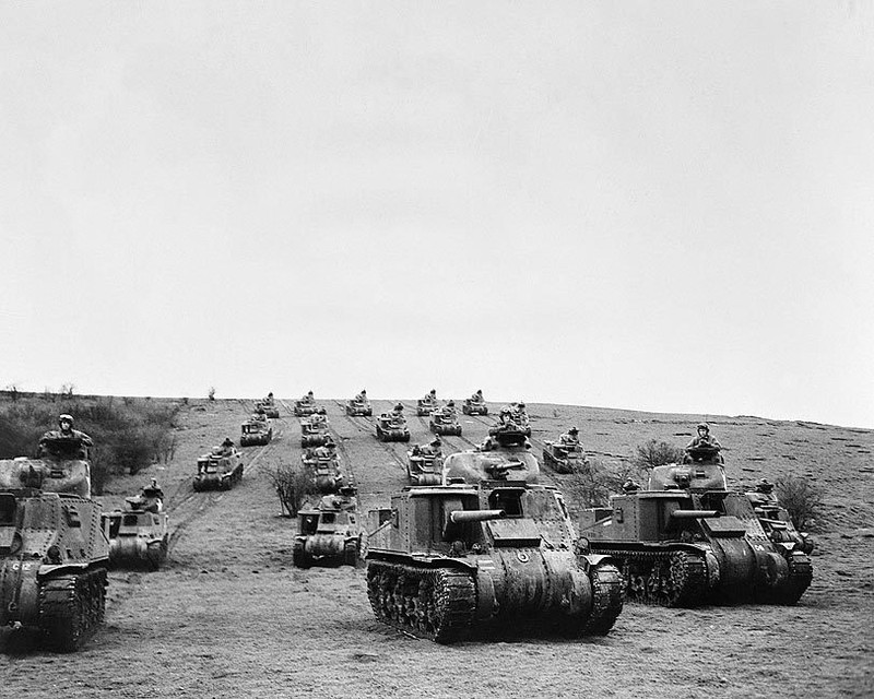 AMERICAN TANKS & TROOPS IN ENGLAND WWII 8x10 GLOSSY PHOTO PRINT