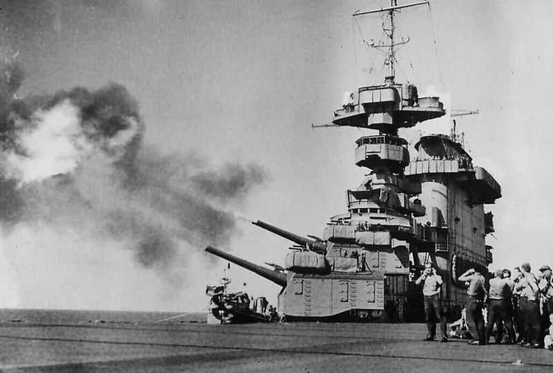 Usa WW II Photo — USS Lexington CV2 ( Artillery Guns )
